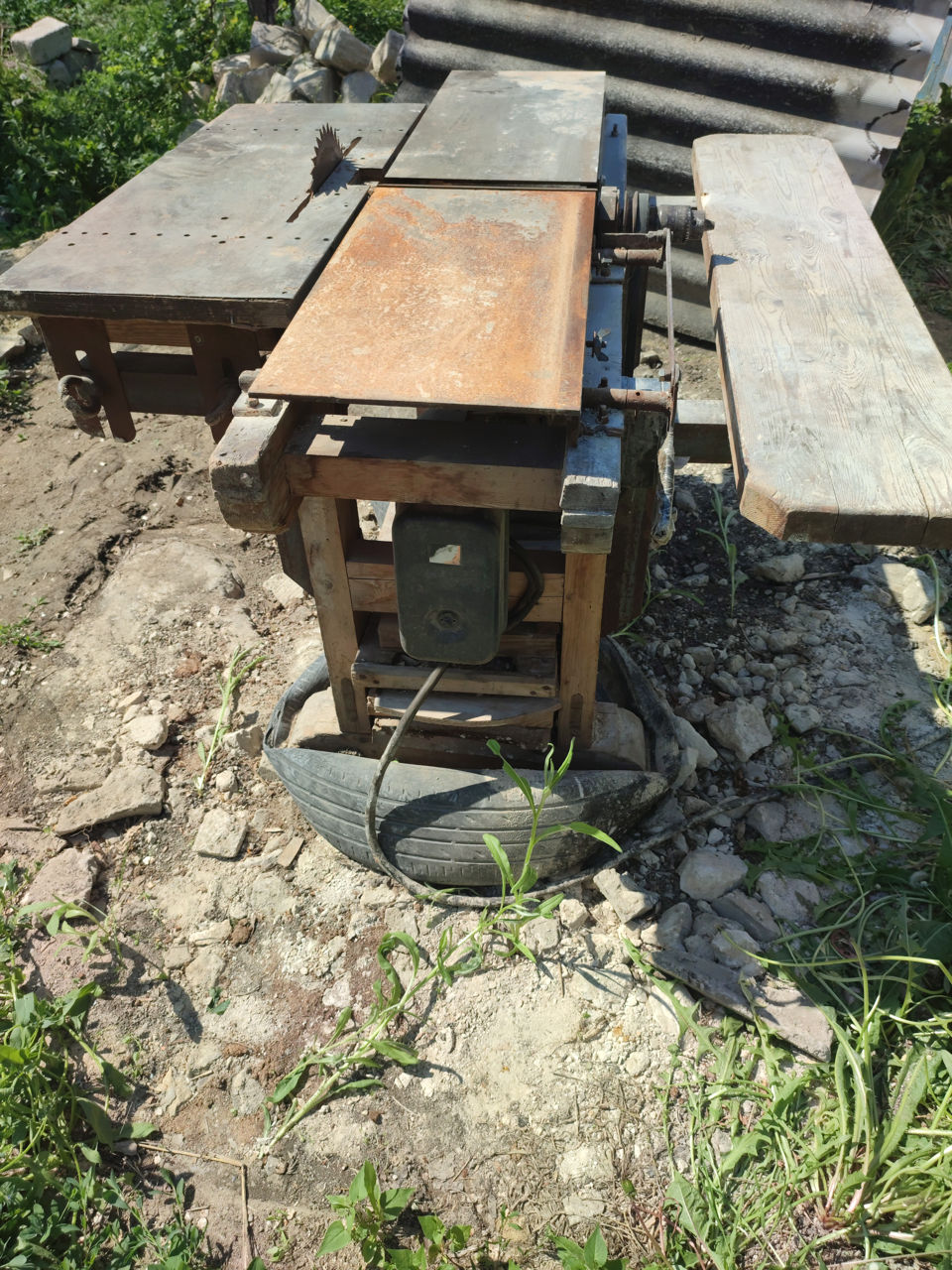 Универсальный столярный станок.