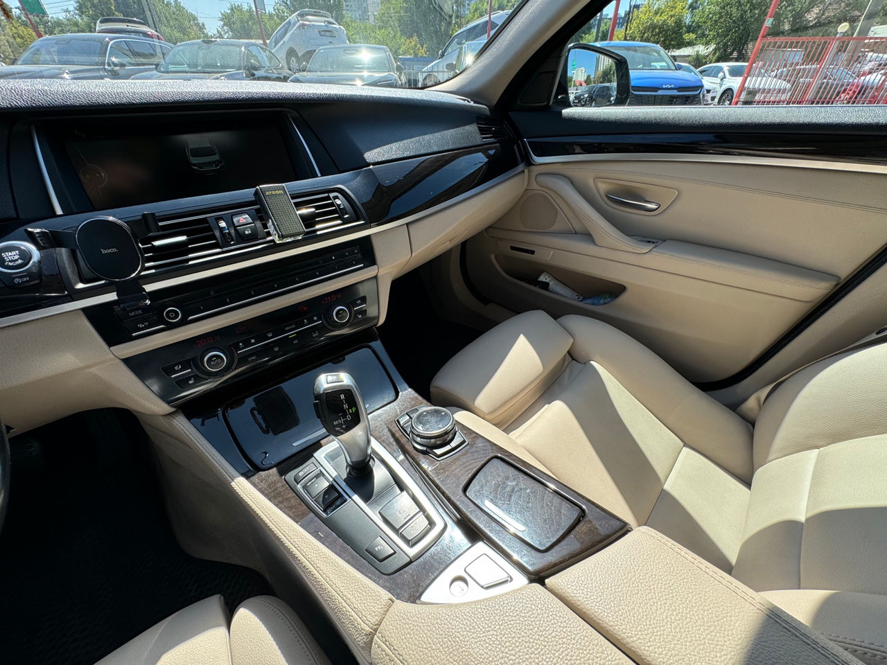 BMW 5 Series foto 14