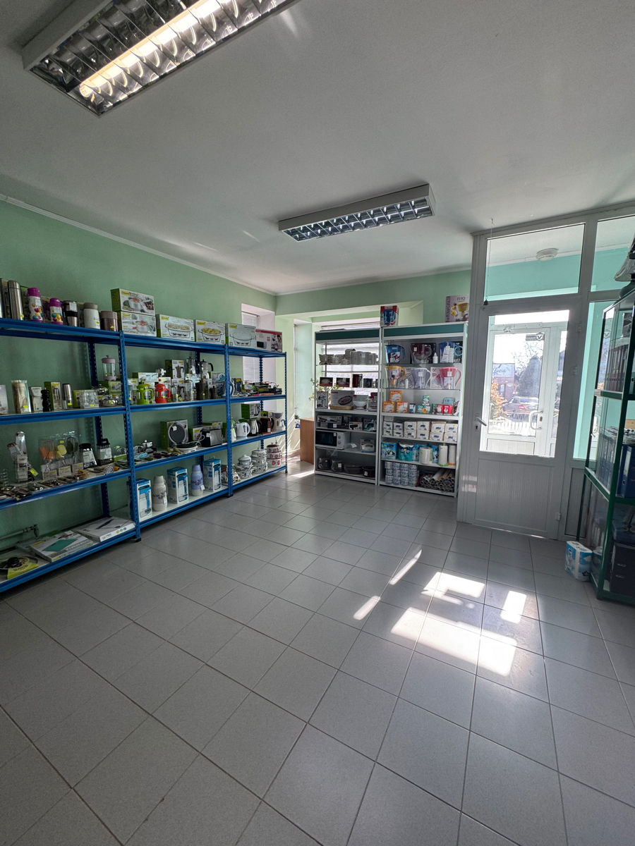 Clădire comercială de vânzare – Centru, Florești foto 1