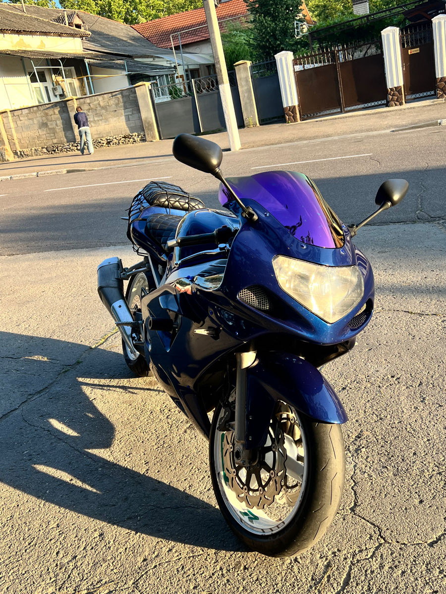 Suzuki GSX-R 600 A2 foto 4