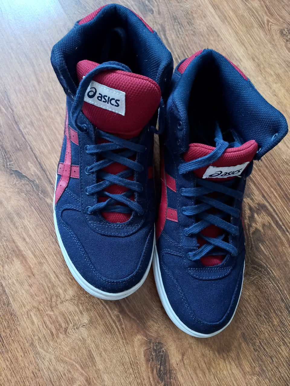 Кроссовки Asics идеальное состояние