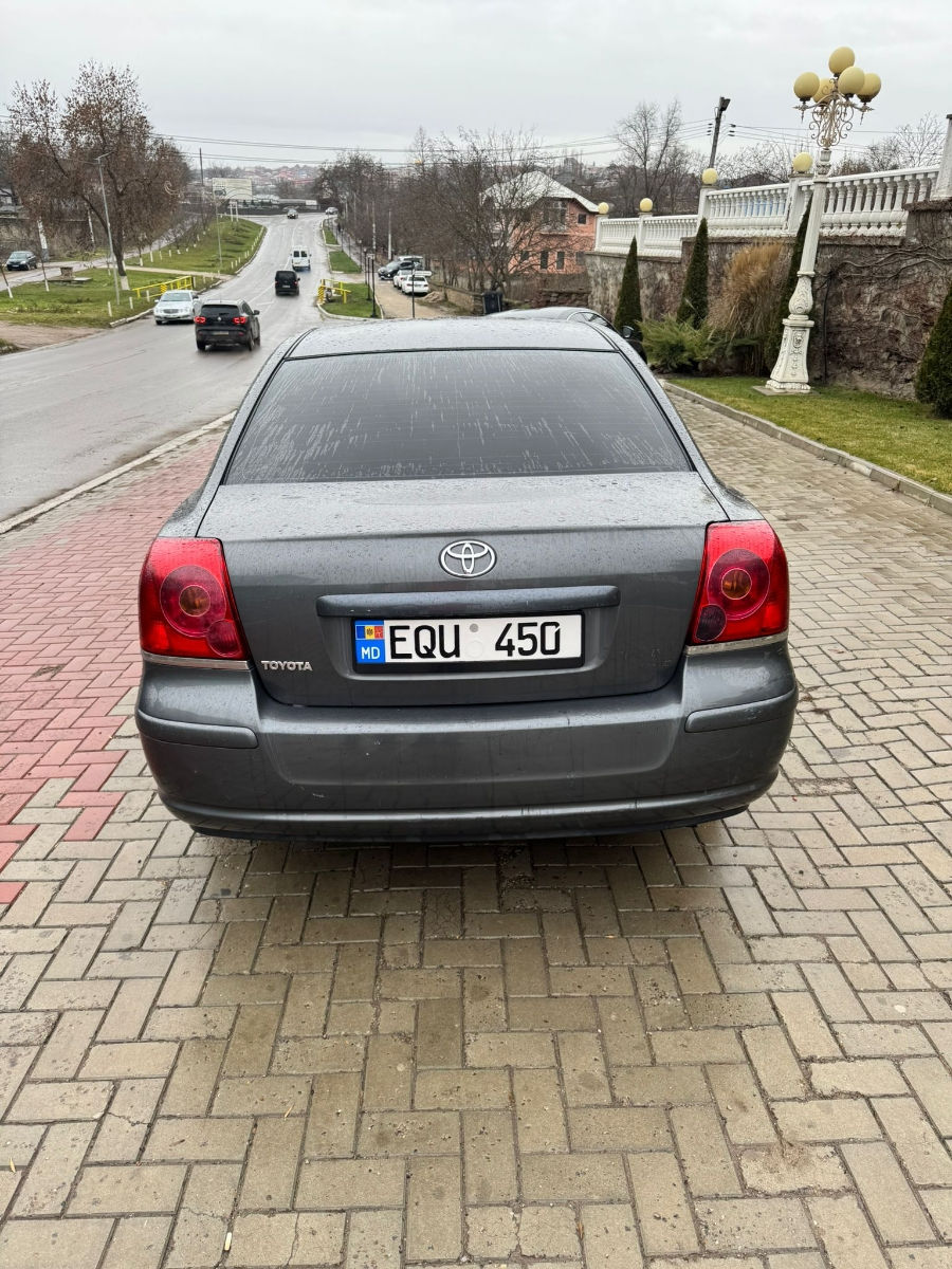 Toyota Avensis foto 3