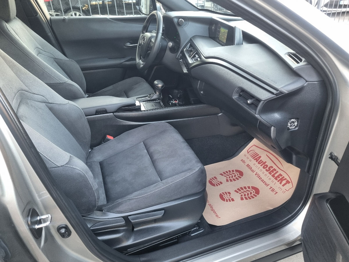 Lexus UX 2021 photo 10