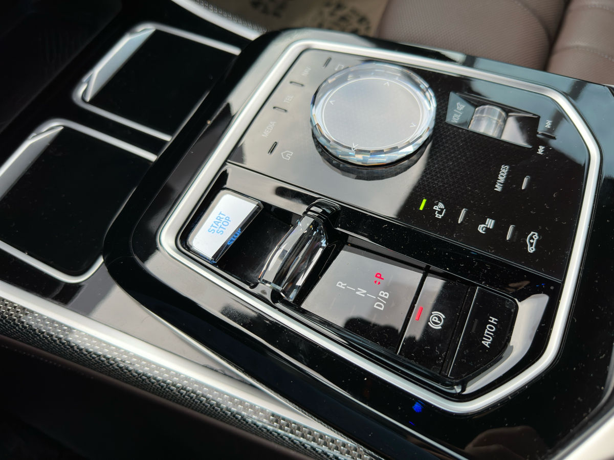 BMW i7 foto 13