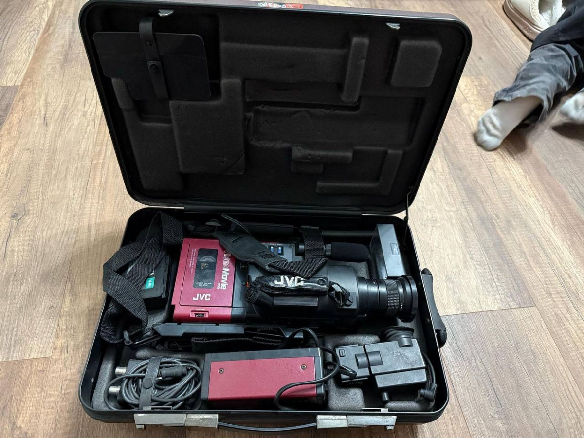 Продам касетную камеру JVC foto 0