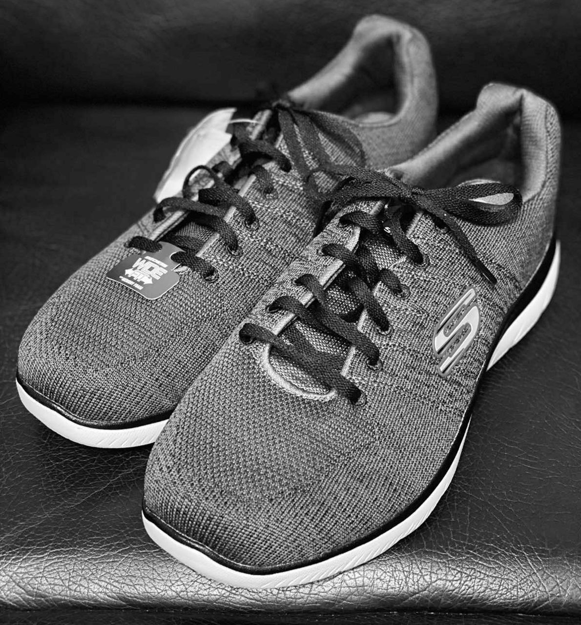 Skecehers . Новые мужские кроссовки , очень легкие и мягкие.