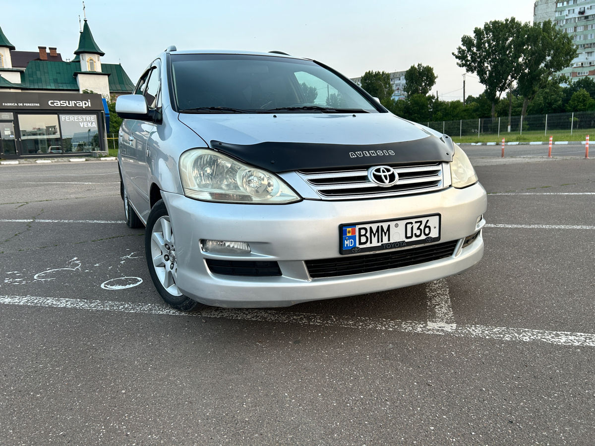 Toyota Avensis Verso foto 5