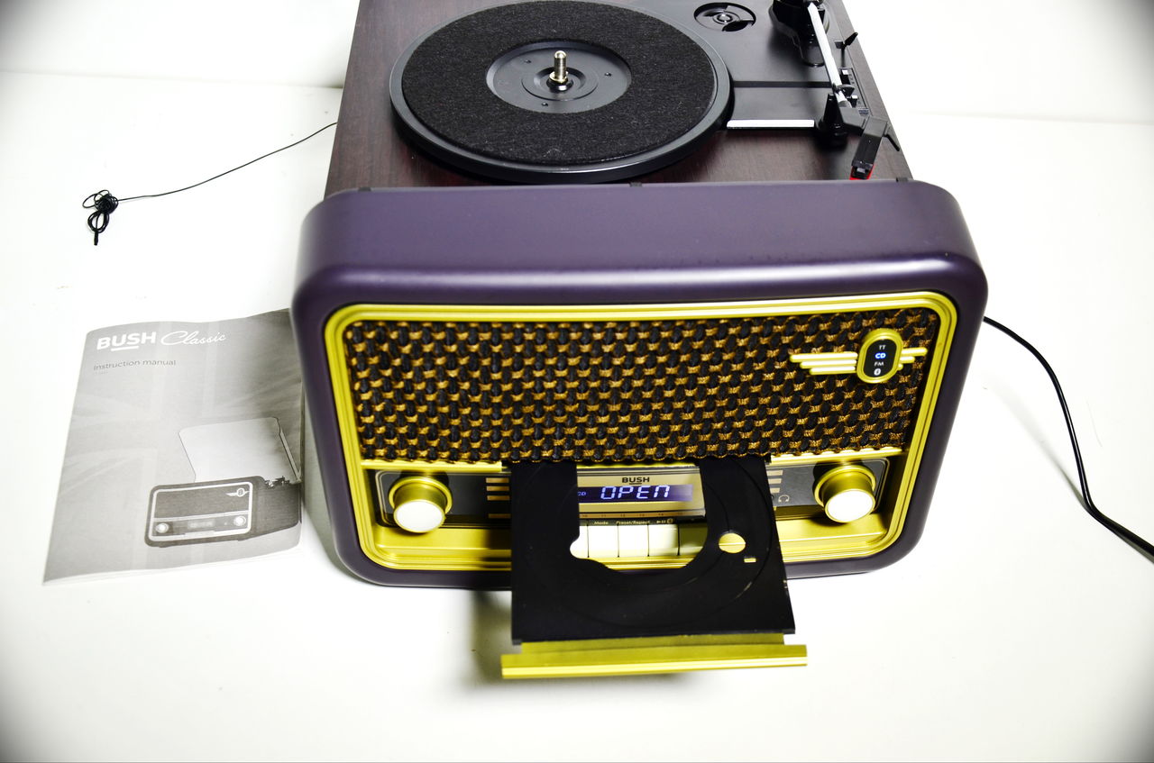 Bush Classic Retro Pick-Up / CD / AMFM / Bluetooth / встроенный усилитель и динамики фото 2