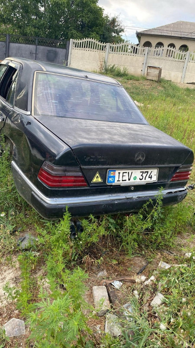 Vind piese de Mercedes W124 E 200 foto 1