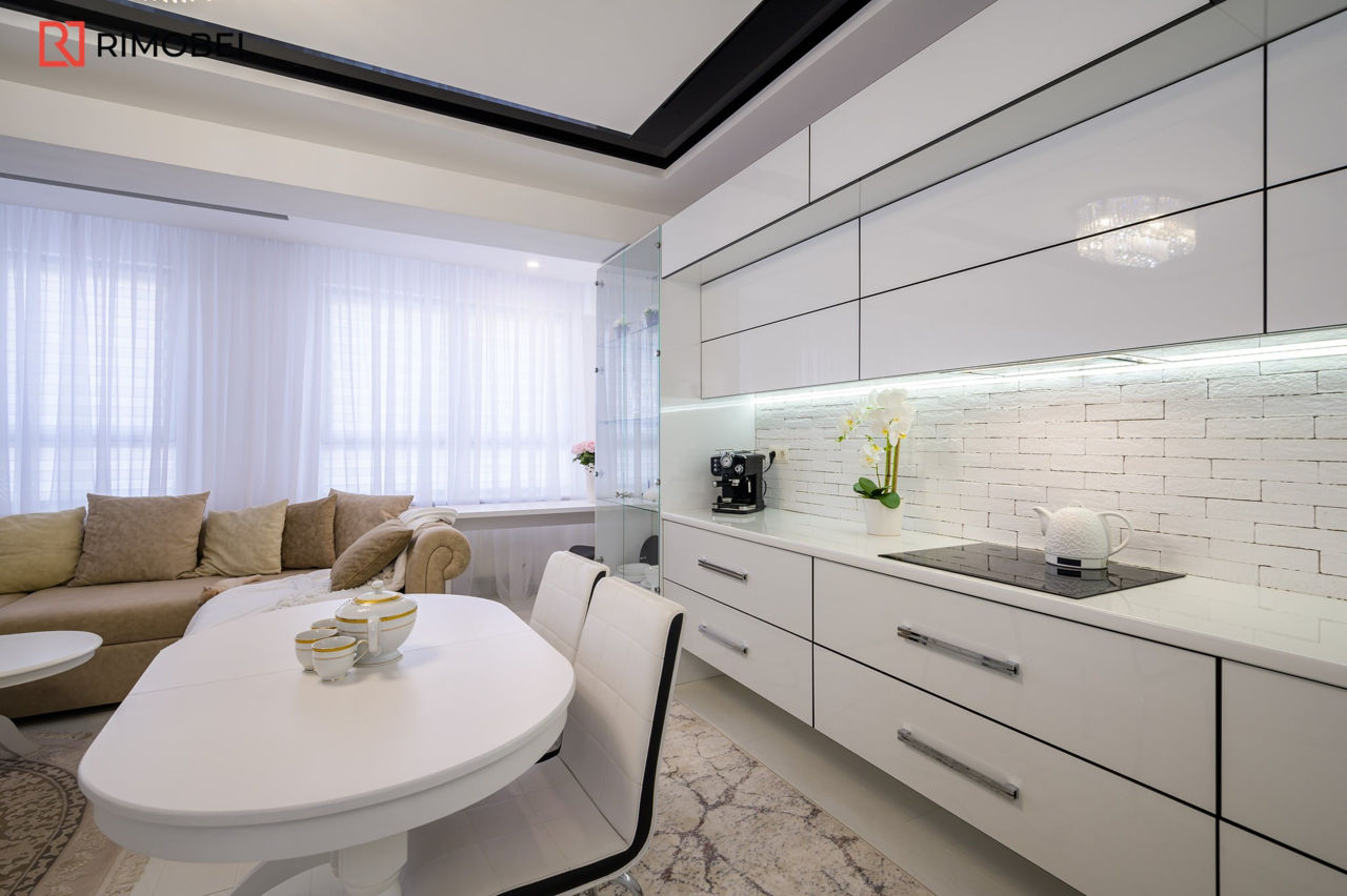 Bucătăria albă modernă liniară. foto 9
