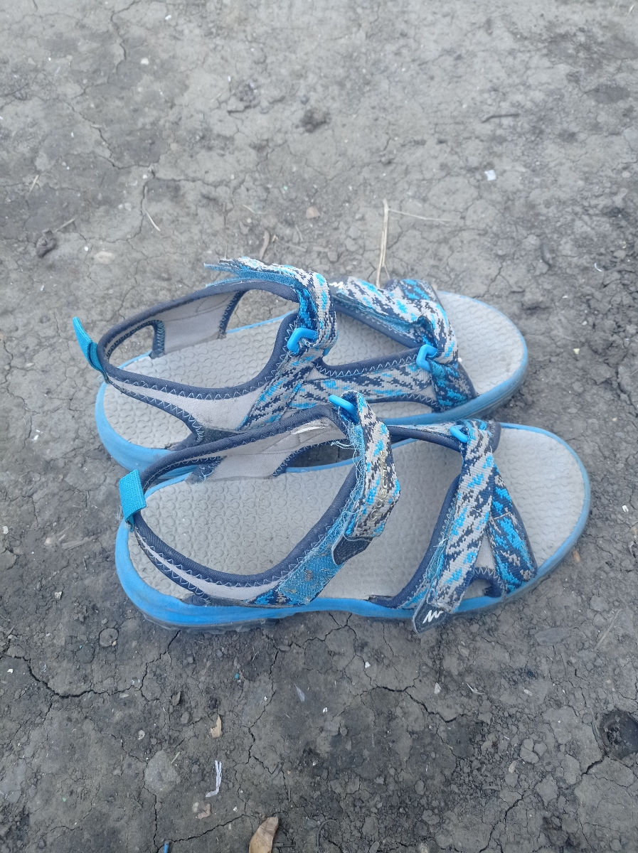 Sandale marimea 34-35. foto 1