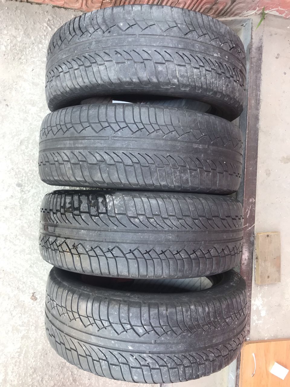 225/55 R18