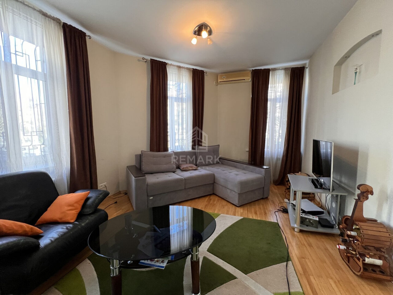 Apartament cu 2 camere, 60 m², Centru, Chișinău foto 0