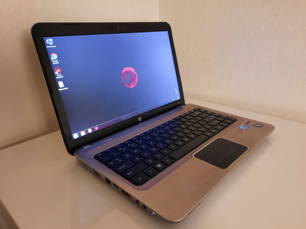 HP Pavilion (Core i5/ 8GB ram/ Intel HD Graphics)