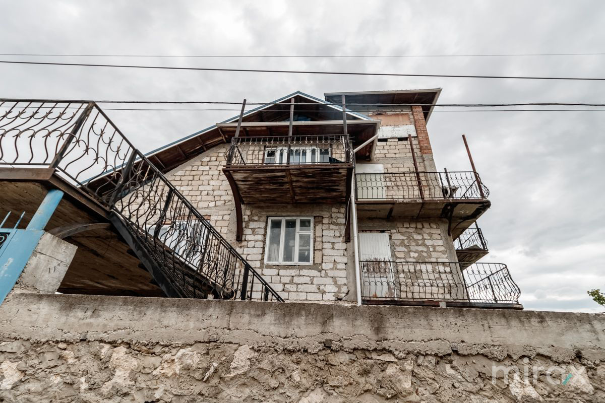Se vinde vilă pe malul lacului amplasată în s. Hrușova, IP Valea Fermecată фото 2