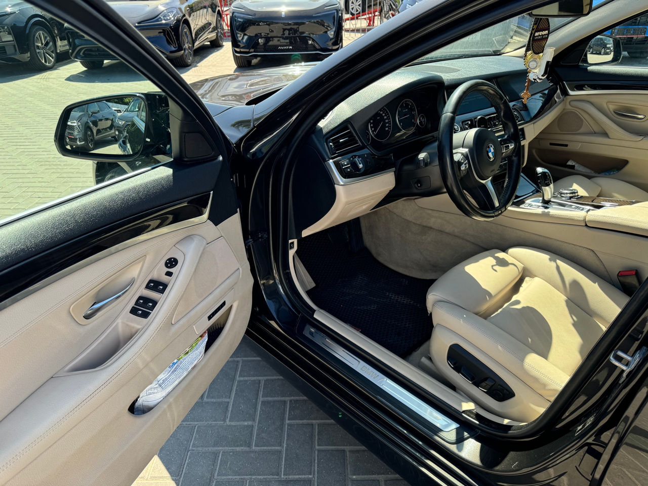 BMW 5 Series foto 6