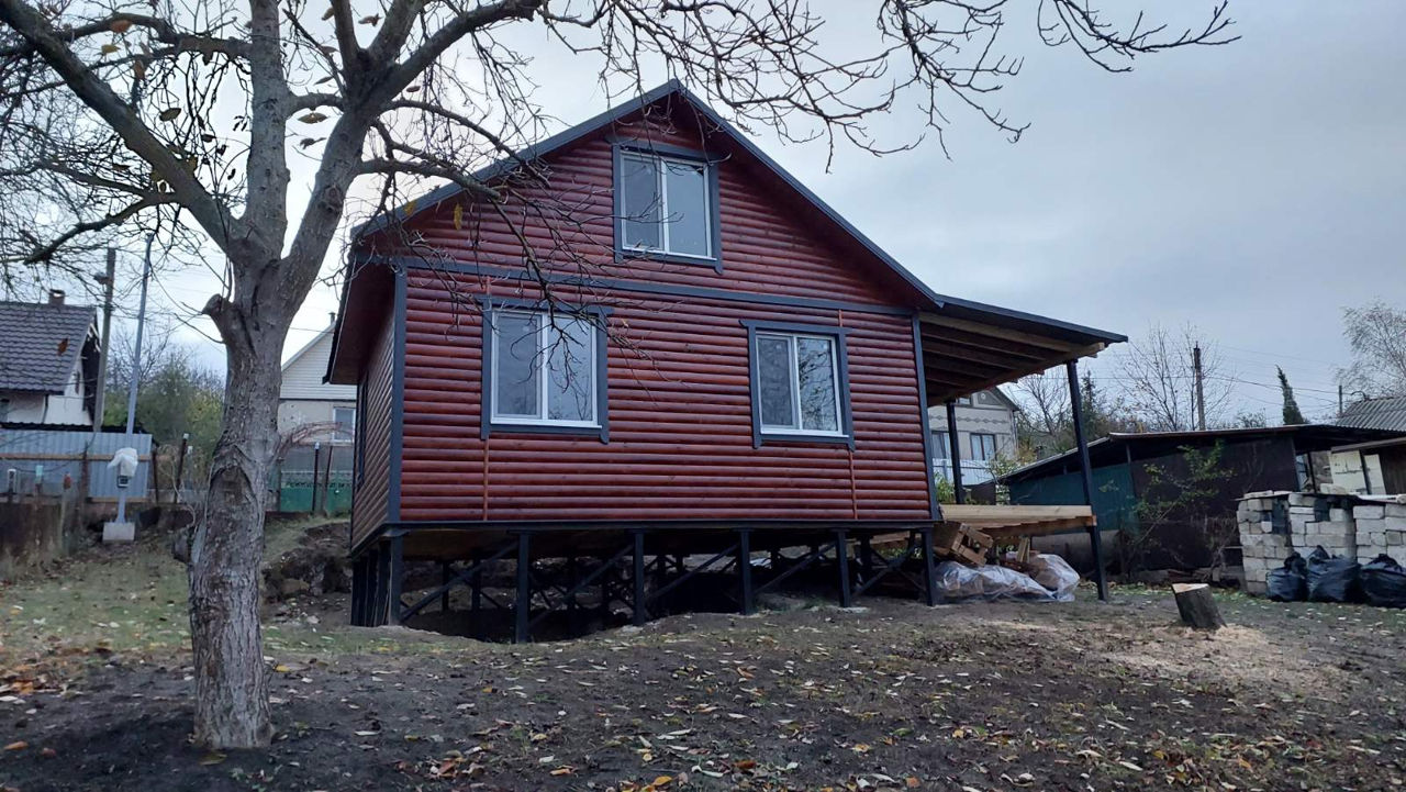 Продаю дачный домик на берегу озера