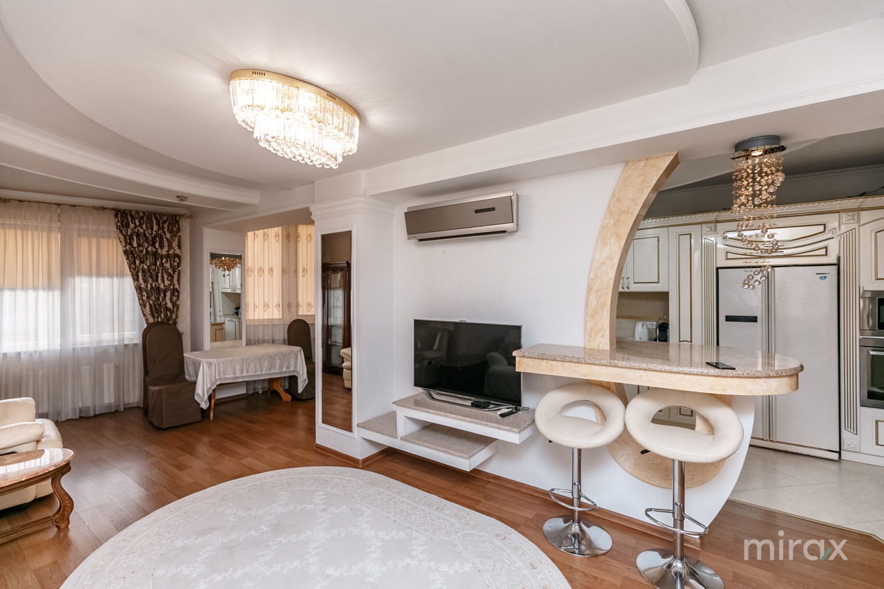 Apartament cu 2 camere, 96 m², Centru, Chișinău foto 0