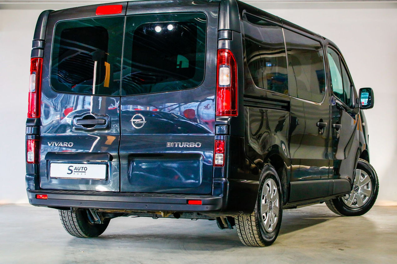 Opel Vivaro фото 0