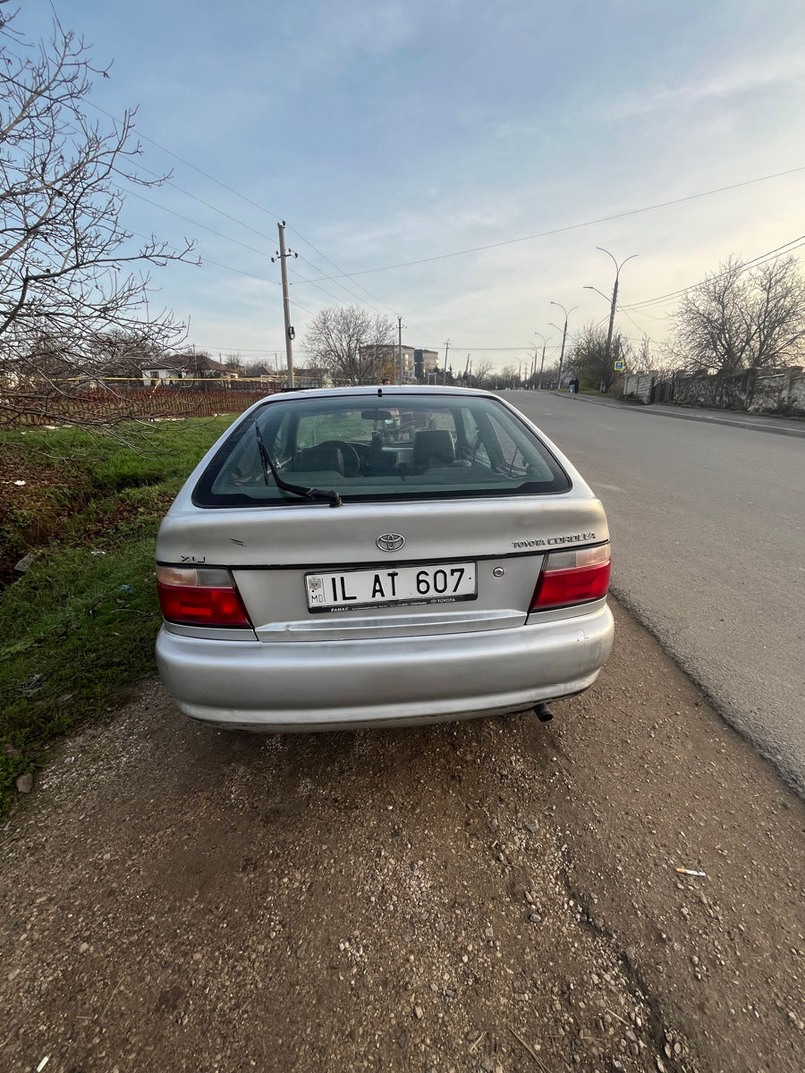 Toyota Corolla an. 1993 cu rulaj 300000 km, Benzină, 1000 €