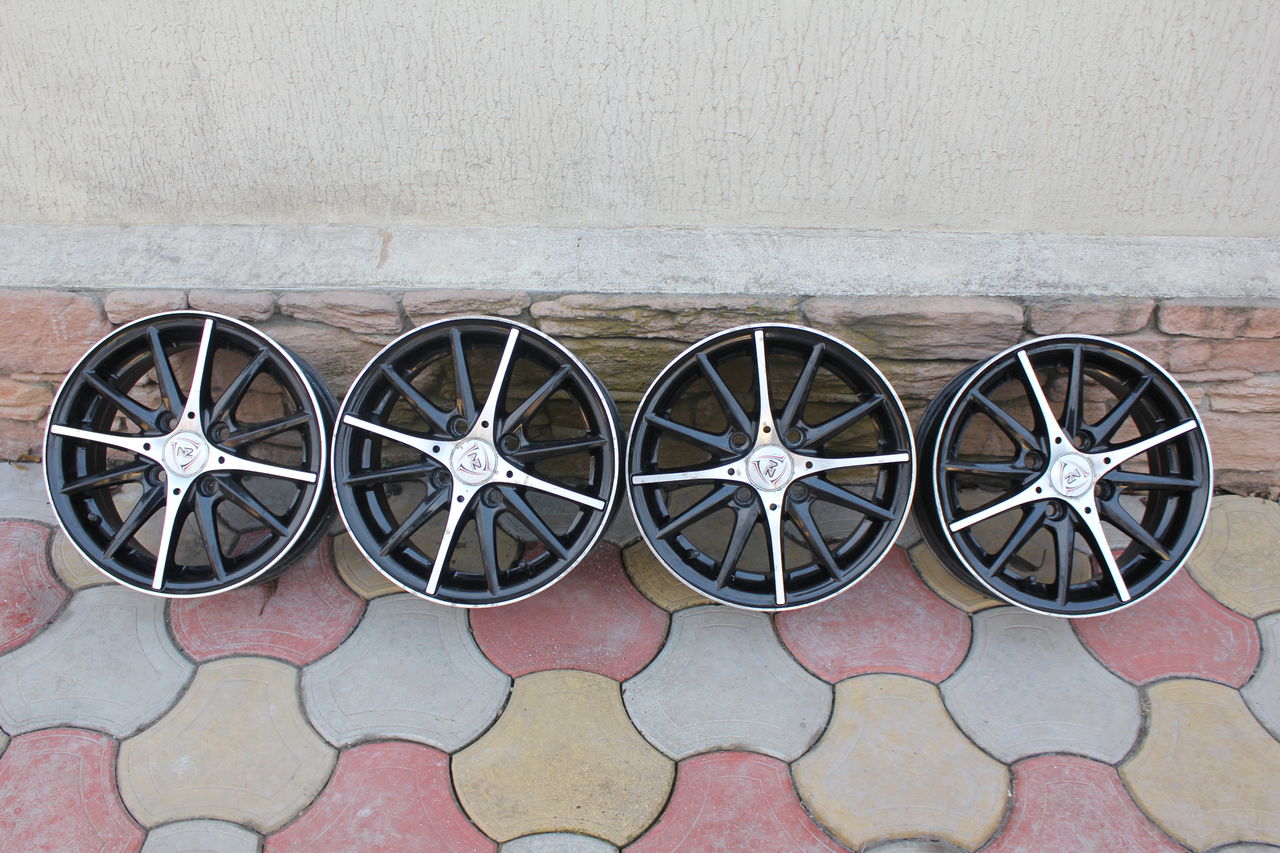 Диски 13. Диски RS Wheels 152 r13 разболтовка. Диски quattro r13. Литые диски р13 на ВАЗ. Литые диски r13 на ВАЗ.