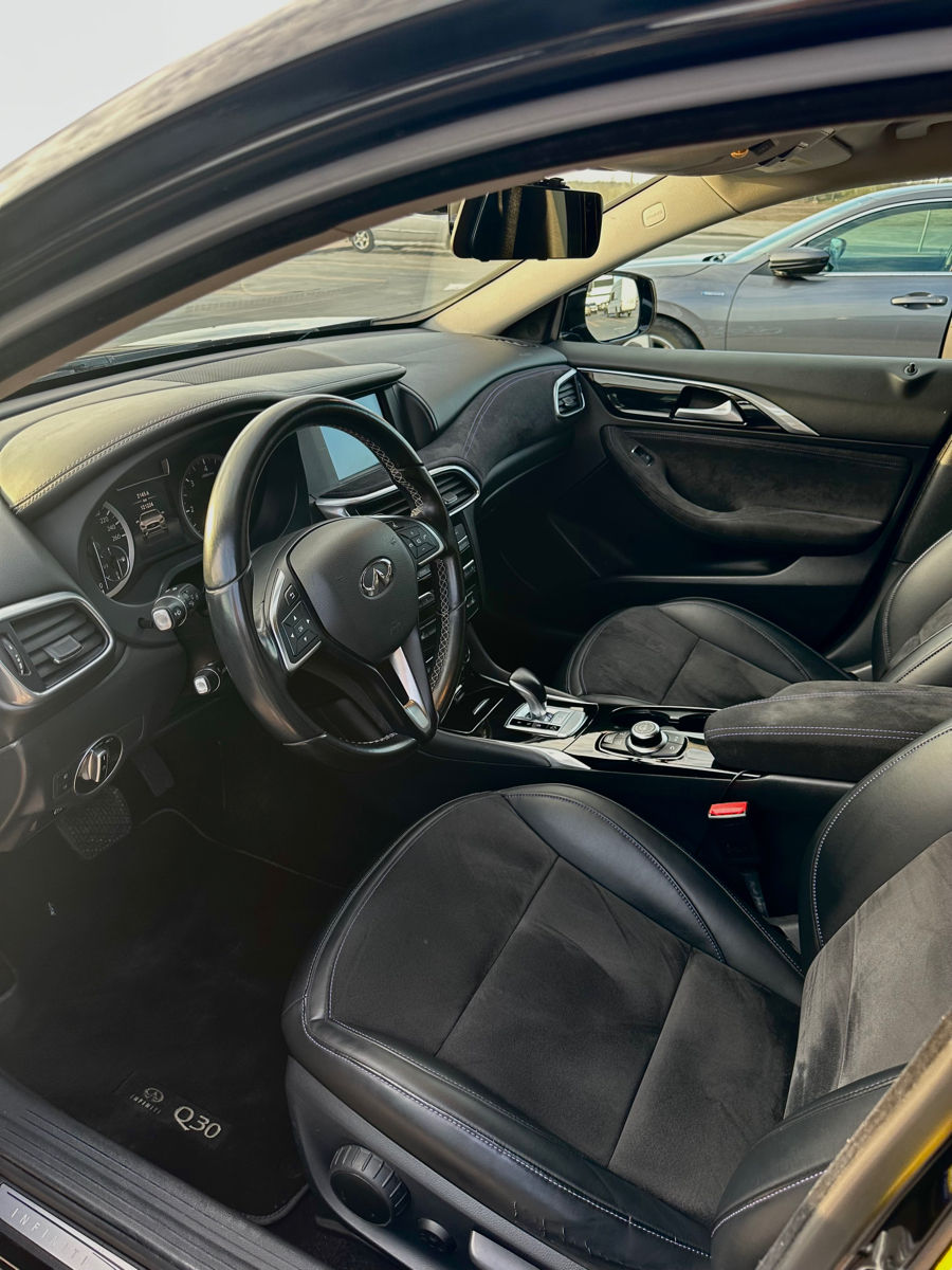 Infiniti Q30 фото 6