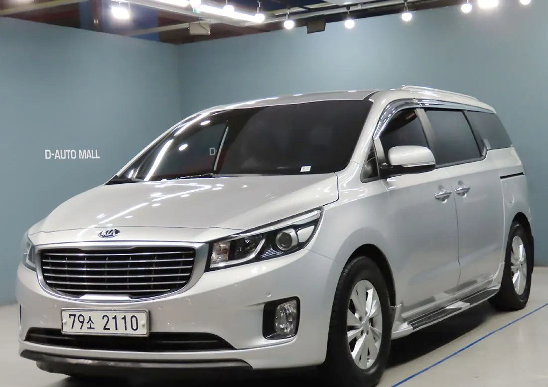 KIA Carnival foto 0