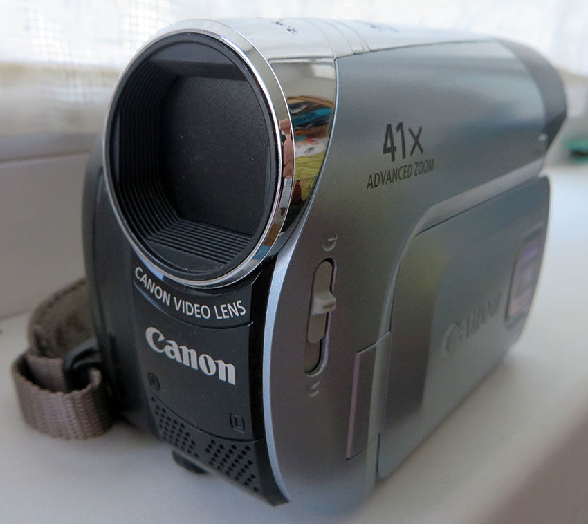 Видеокамера Canon MD215 Mini DV Camcorder 37x Zoom 800 Kpix 2.7" display Mini DV PAL