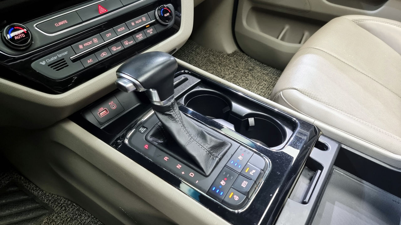 KIA Carnival foto 10