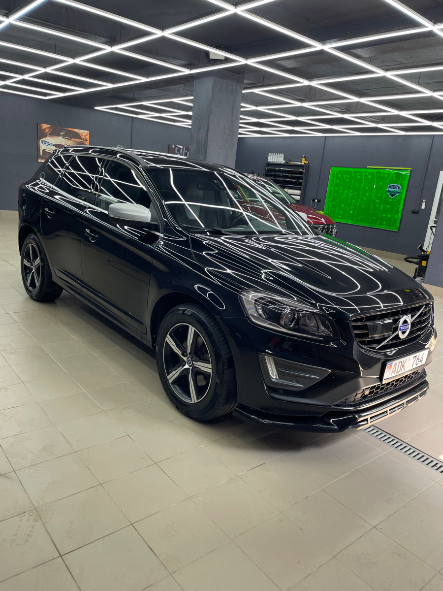 Volvo XC60 фото 1