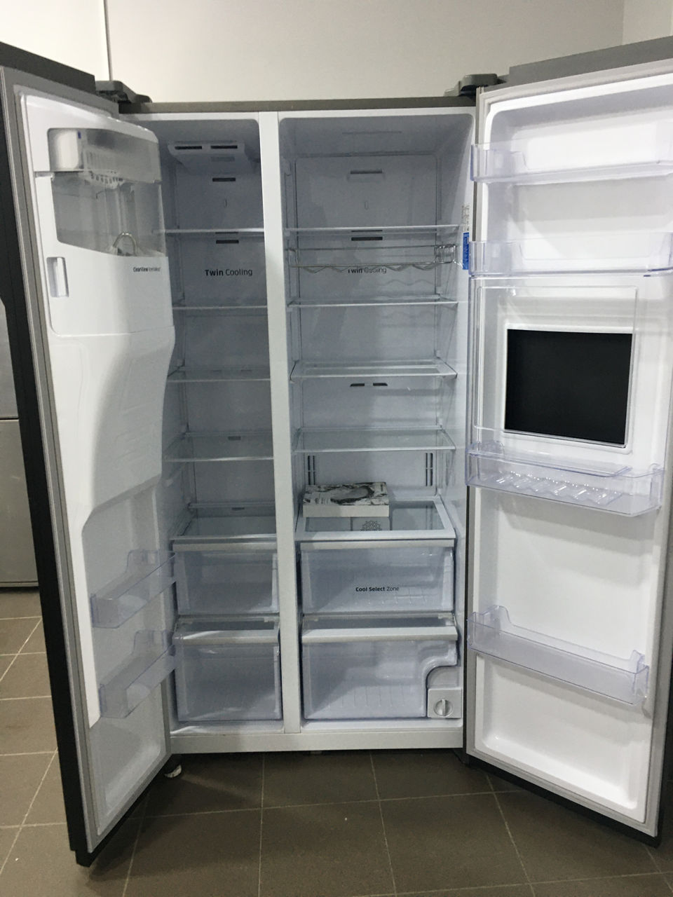 Холодильник черный Samsung RS51K57H02C из Германии