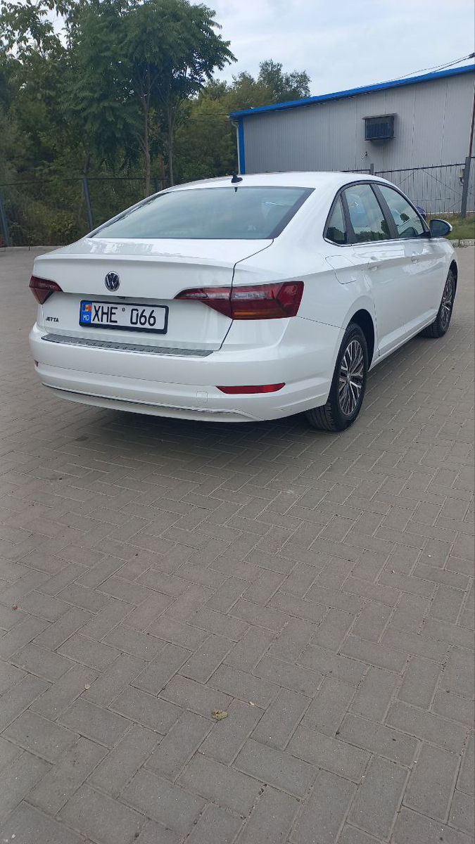 Volkswagen Jetta foto 1