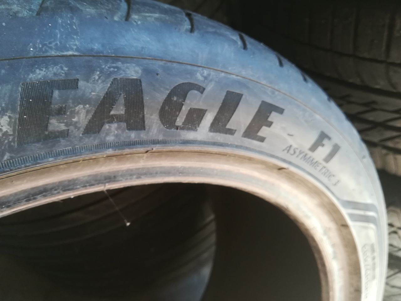 R20 265/40 GoodYear Eagle F1