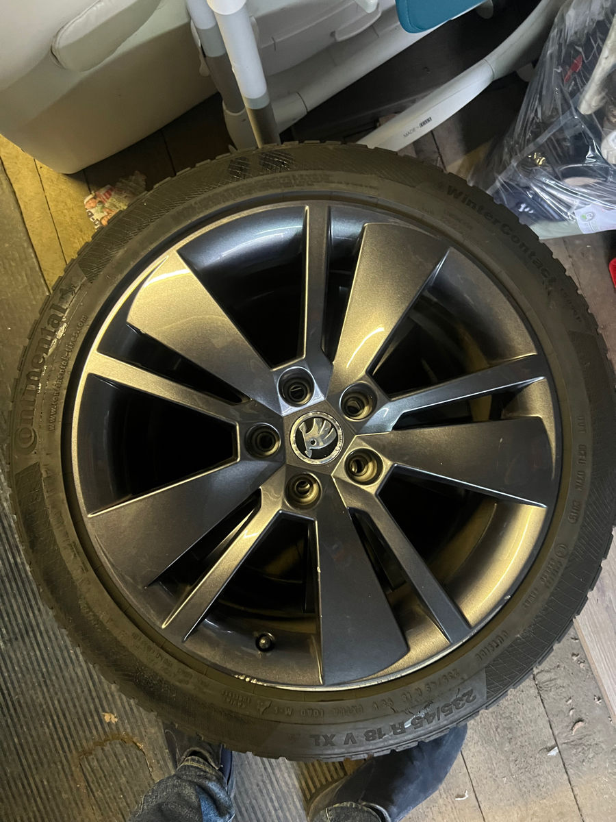 Jante Skoda cu cauciucuri de iarnă 235/45R18 foto 0