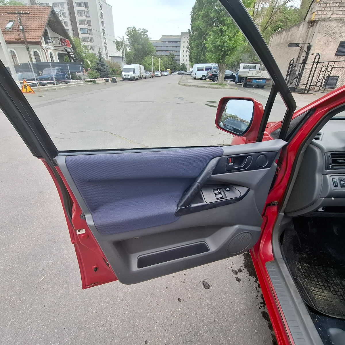 Mitsubishi Space Runner foto 5