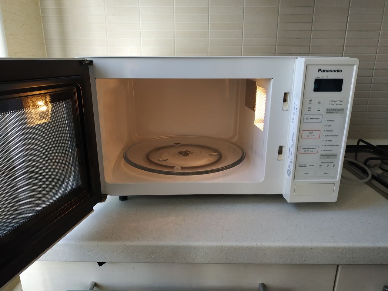 Микроволновая печь Panasonic. Cuptor cu microunde.