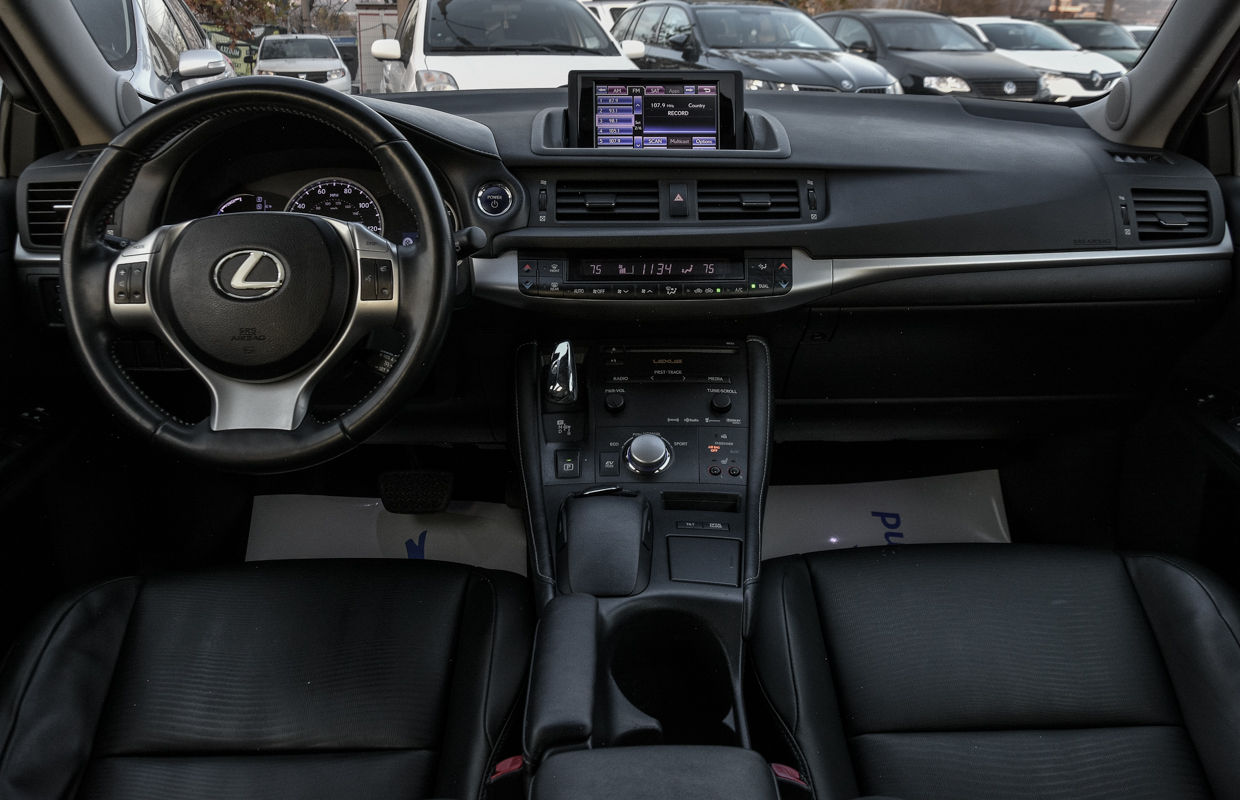Lexus CT Series фото 6