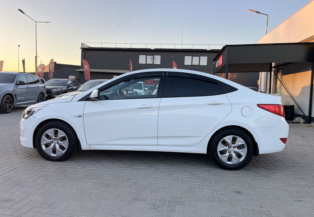 Hyundai Solaris фото 2