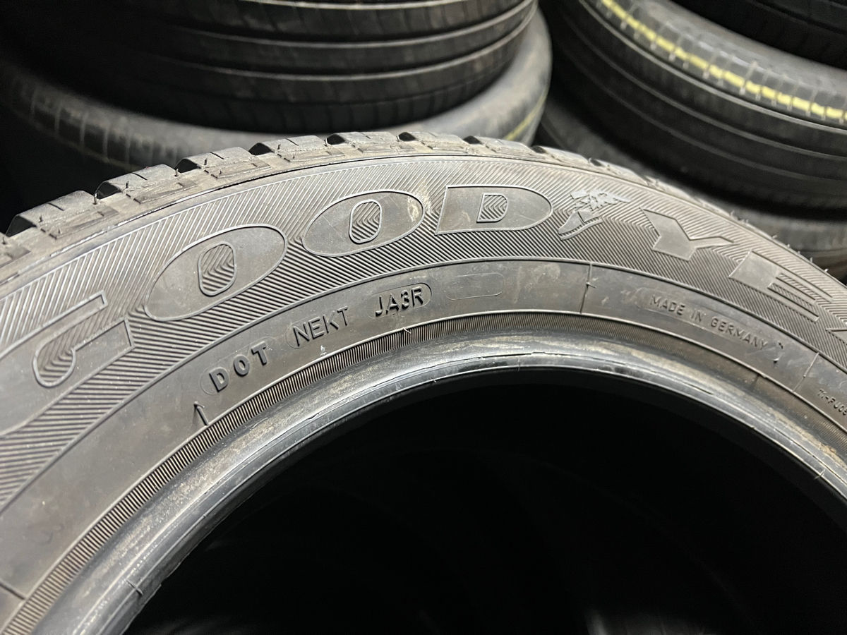 R17 215/60 GoodYear Vector 4Seasons foto 3