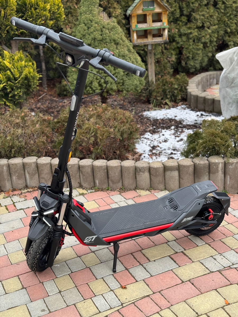 Продам электросамокат Segway Ninebot ZT3 PRO фото 0