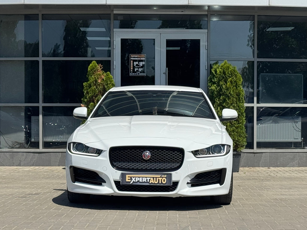 Jaguar XE — фото 2