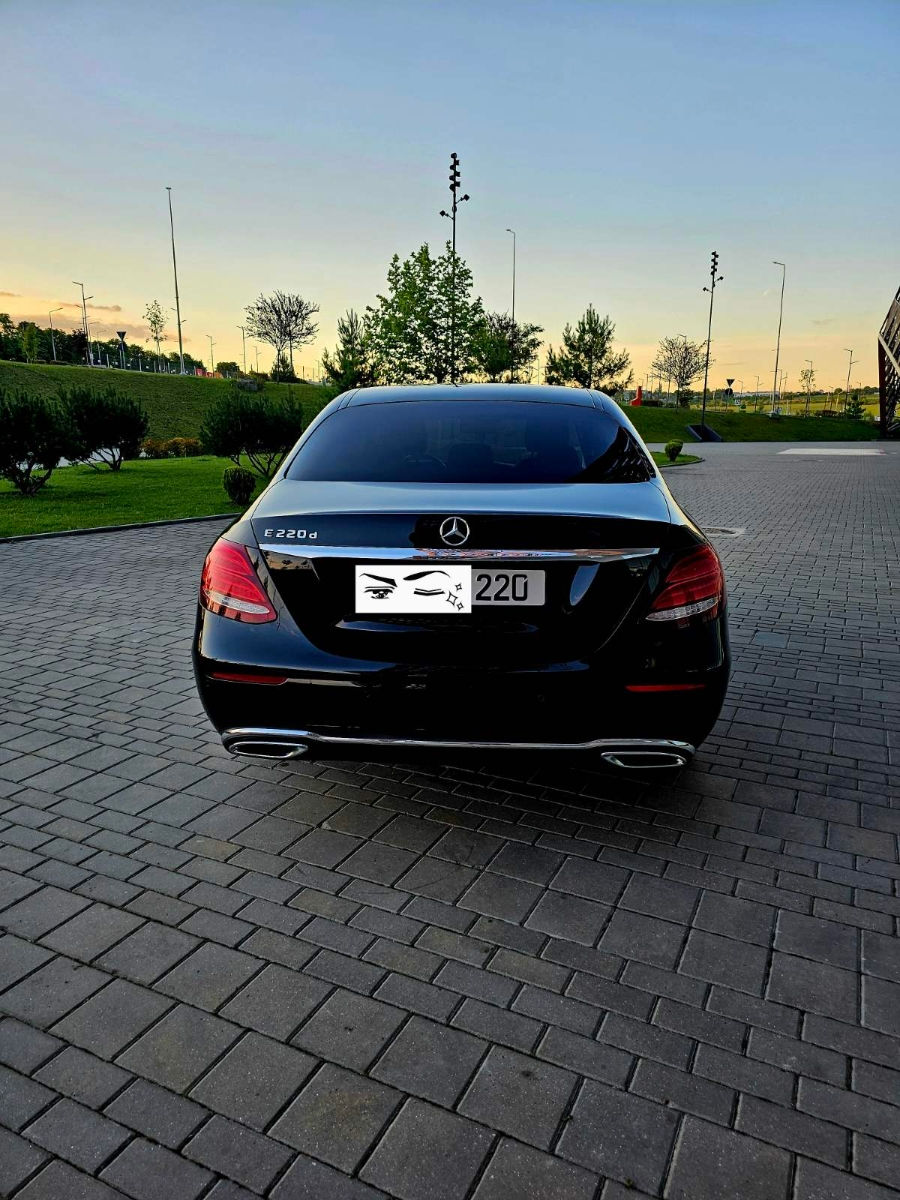 Mercedes E-Class foto 2