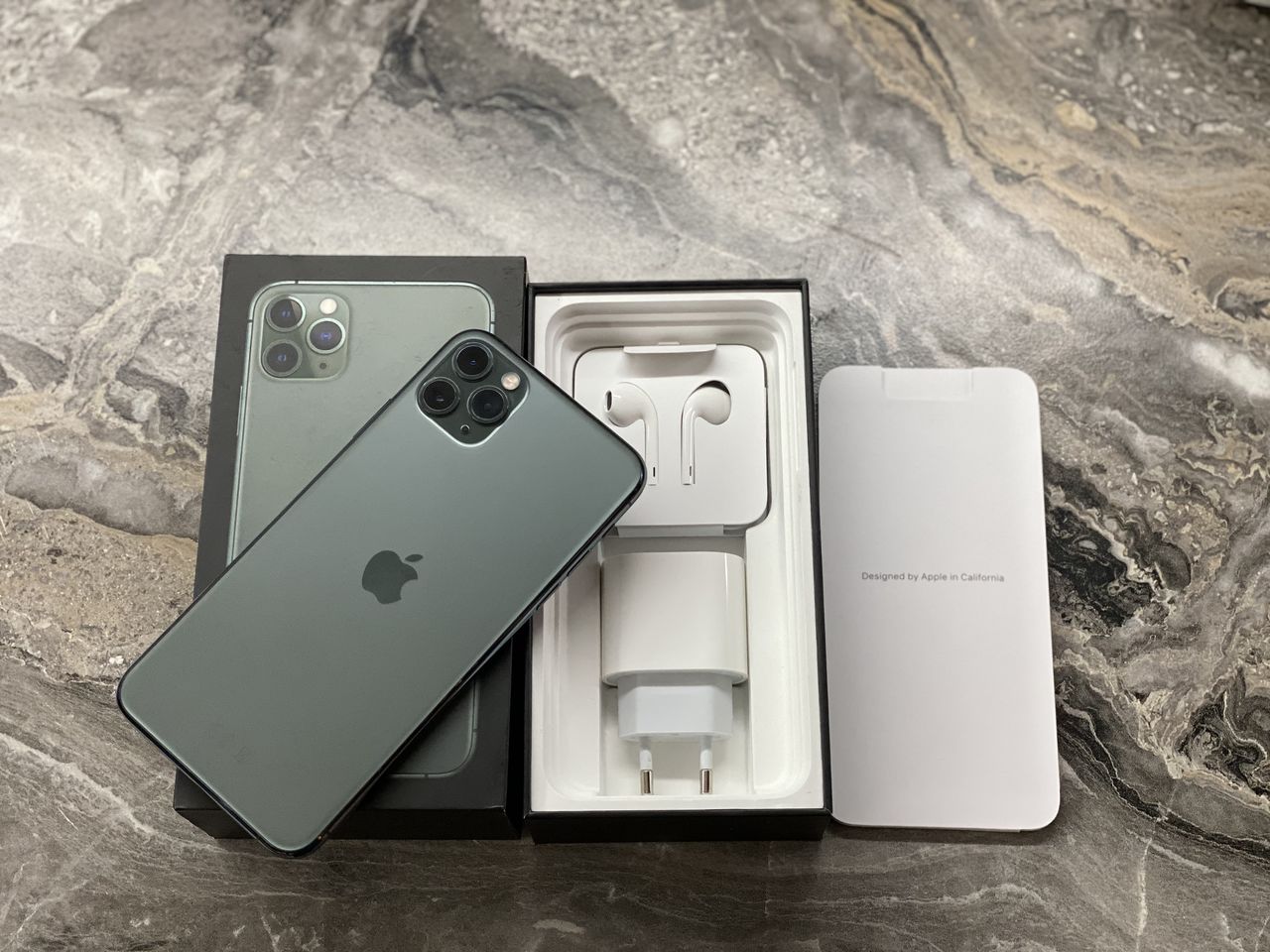 Iphone 11 Pro Max 256 gb! Midnight Green!