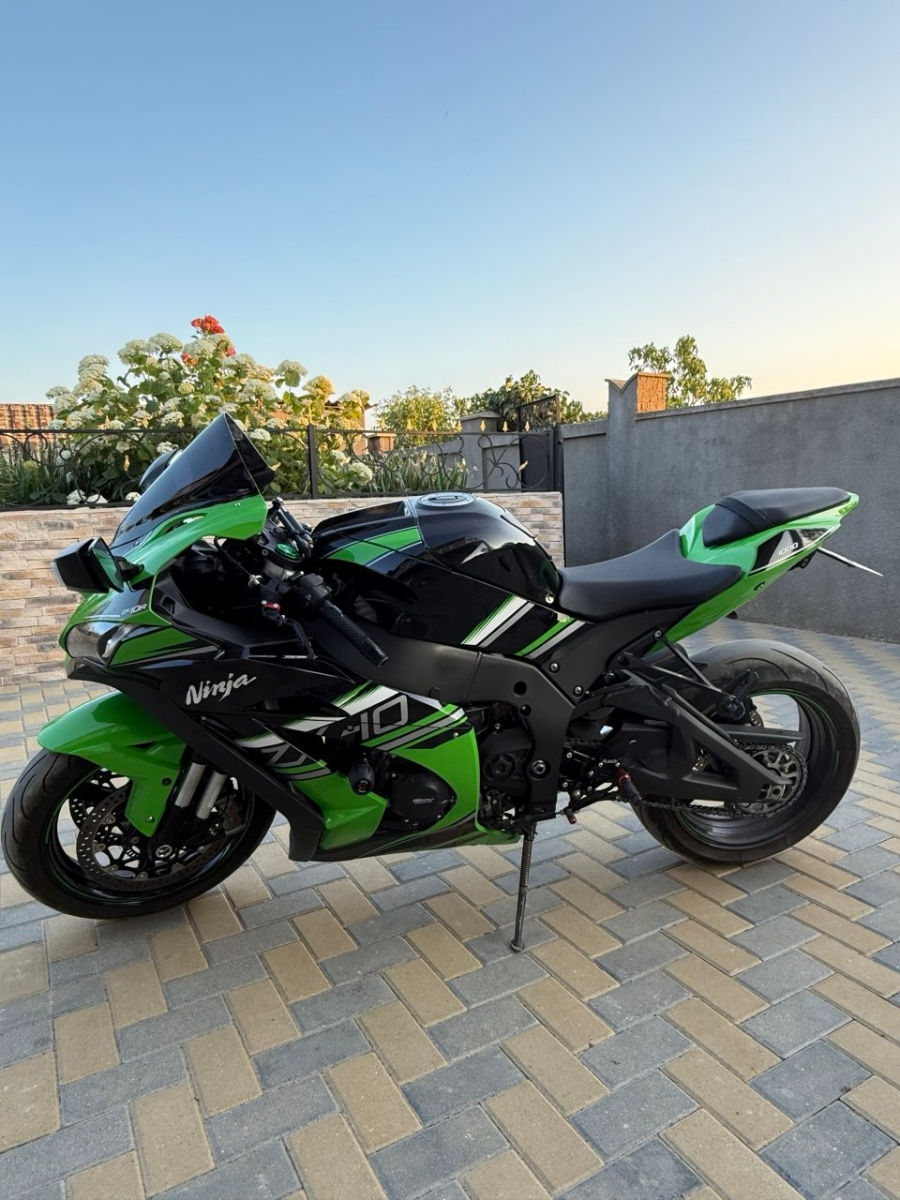 View of 2026 Kawasaki Ninja® ZXTM-10R | Supersport Motorcycle | Race-Ready Power