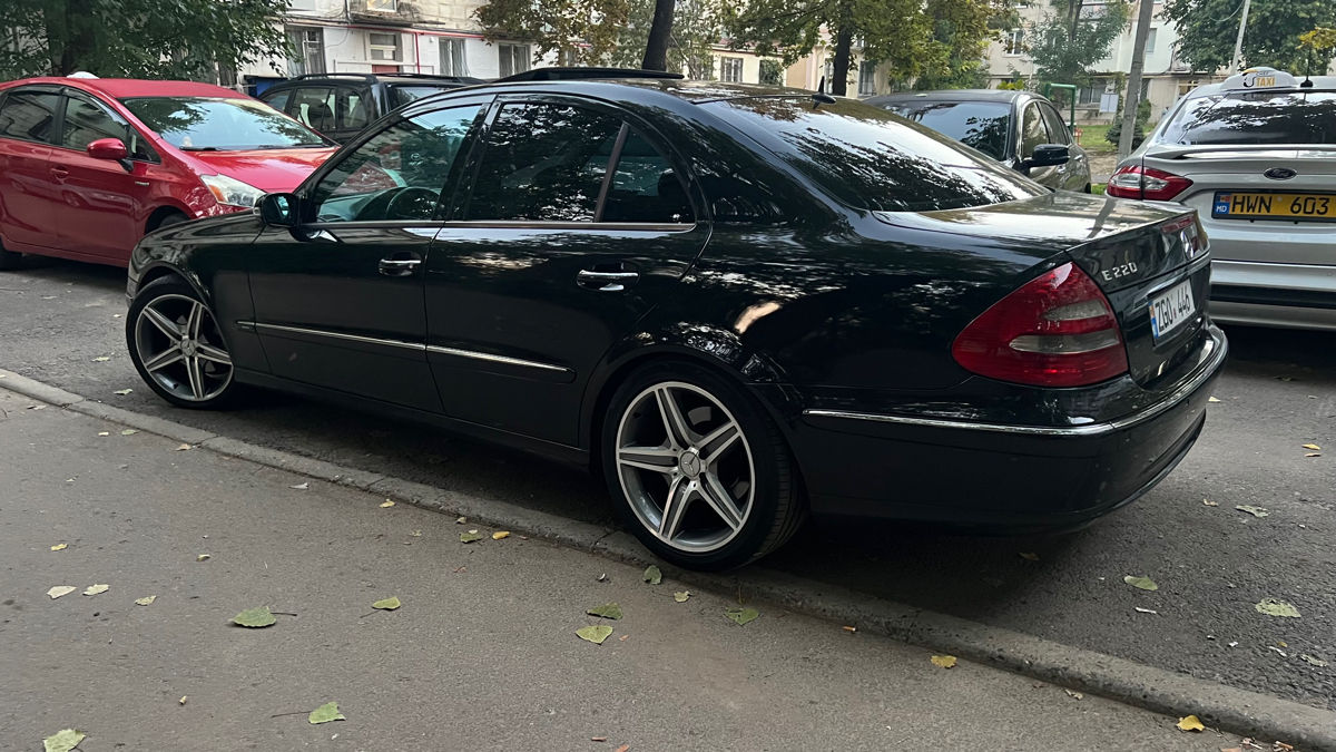 Mercedes E-Class фото 1