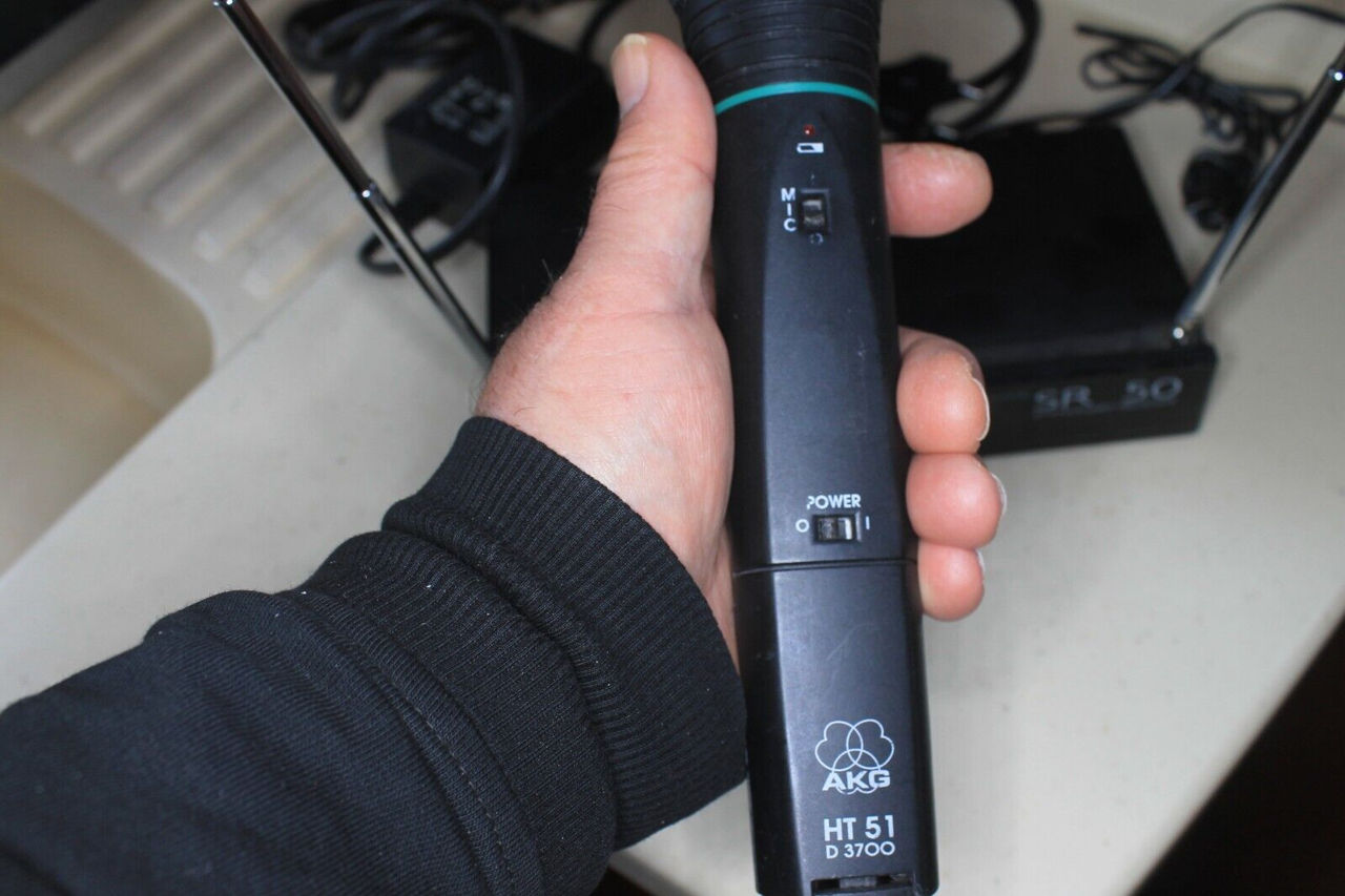 Радиомикрофон "AKG-51" + База  - 150 Евро foto 2