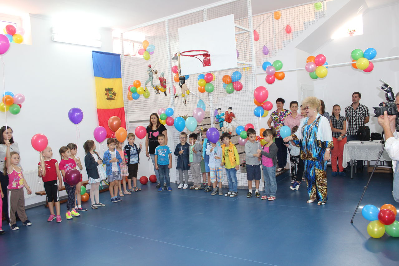 Scoala primara cu program prelungit 8:30-17:30  max.16 copii  in clasa foto 1