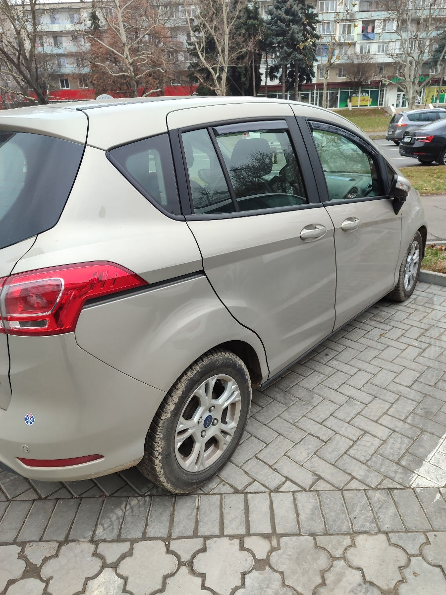 Ford B-Max foto 1