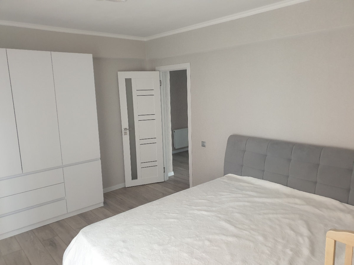 Apartament cu 2 camere, 85 m², Centru, Chișinău foto 0