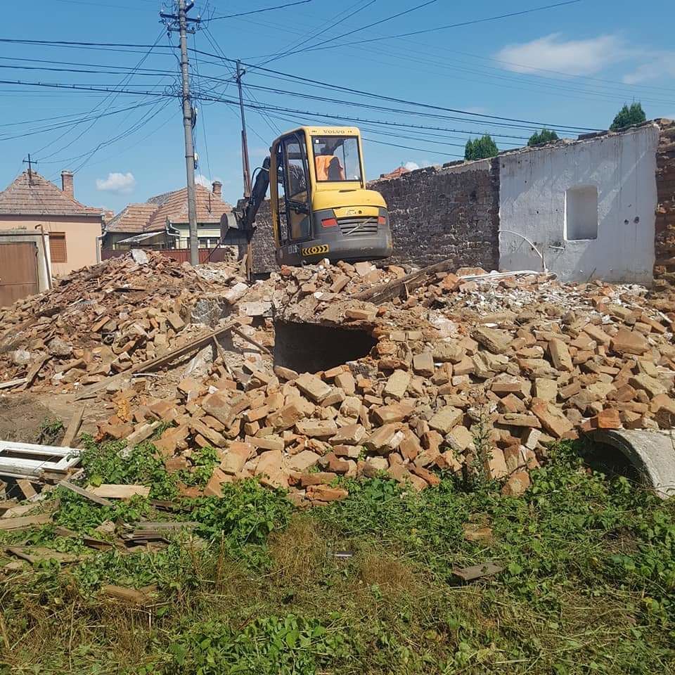 Excavator.Bobcat.Camioane. foto 0